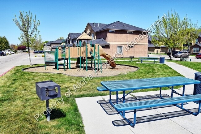 Building Photo - 1037 W Pine Ave