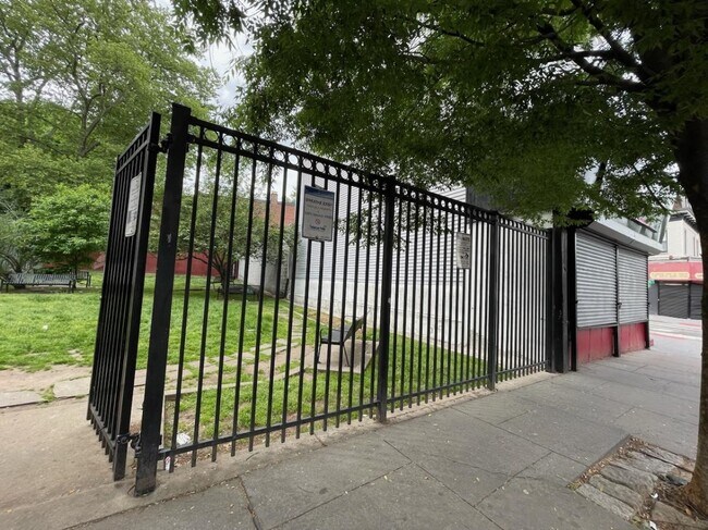 Building Photo - 129 Monticello Ave