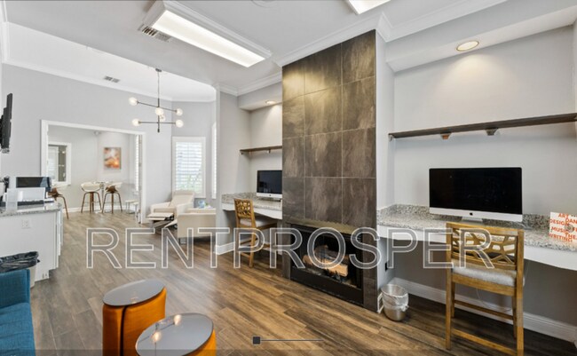 Building Photo - 3379 S Kirkman Rd