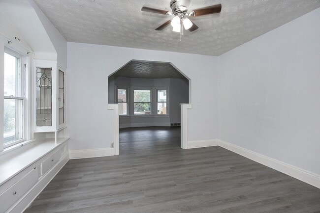 Building Photo - 4930 E 108th St