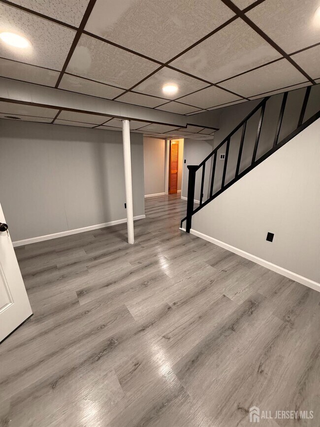 Building Photo - 183 E Henry Pl