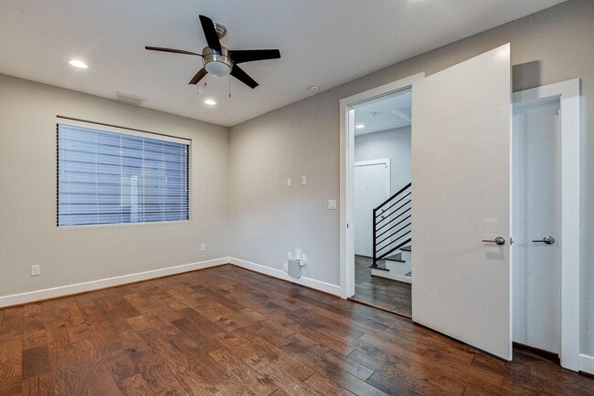 Building Photo - Modern Comfort Meets City Living — 3-Story Townhome Ready Now!