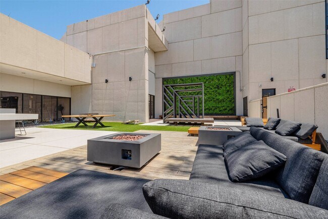 Building Photo - 14703 Park Row Blvd