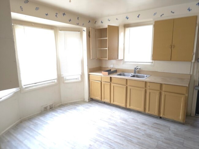 Building Photo - 16073 Tacoma St