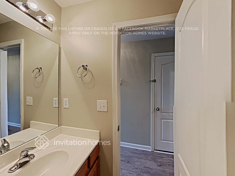 Building Photo - 6415 White Walnut Way