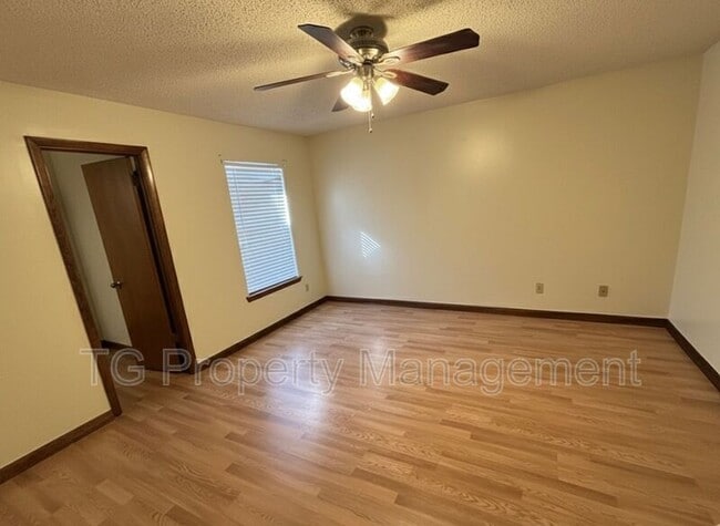 Building Photo - 703 Trekker St