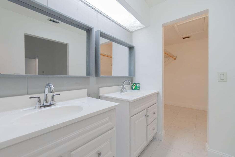 Building Photo - 6090 Aloma Ln