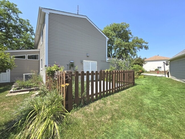 Building Photo - 4946 Somerton Dr