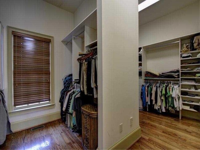 Building Photo - 502 Rivercliff Trce
