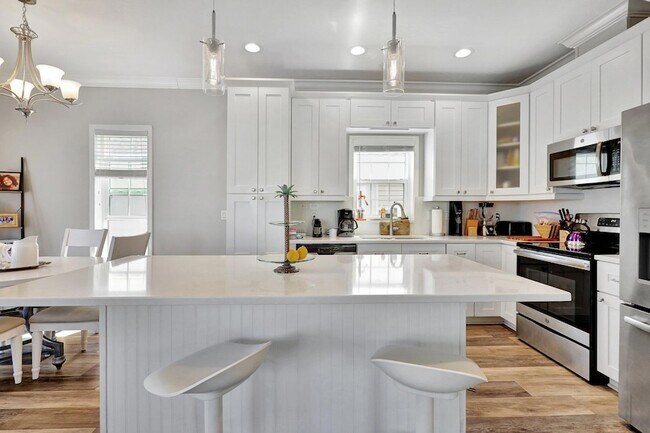 Building Photo - 10701 S Ocean Dr