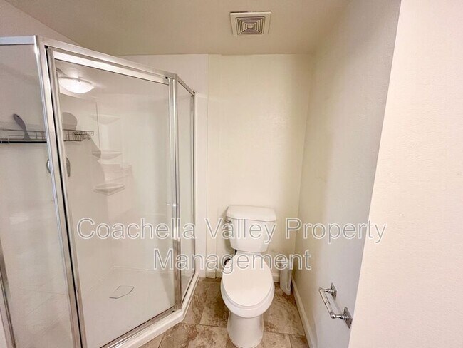 Building Photo - 400 N Sunrise Way