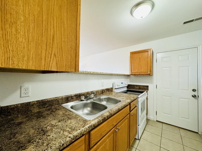 Building Photo - 4609 Kirkland Ave