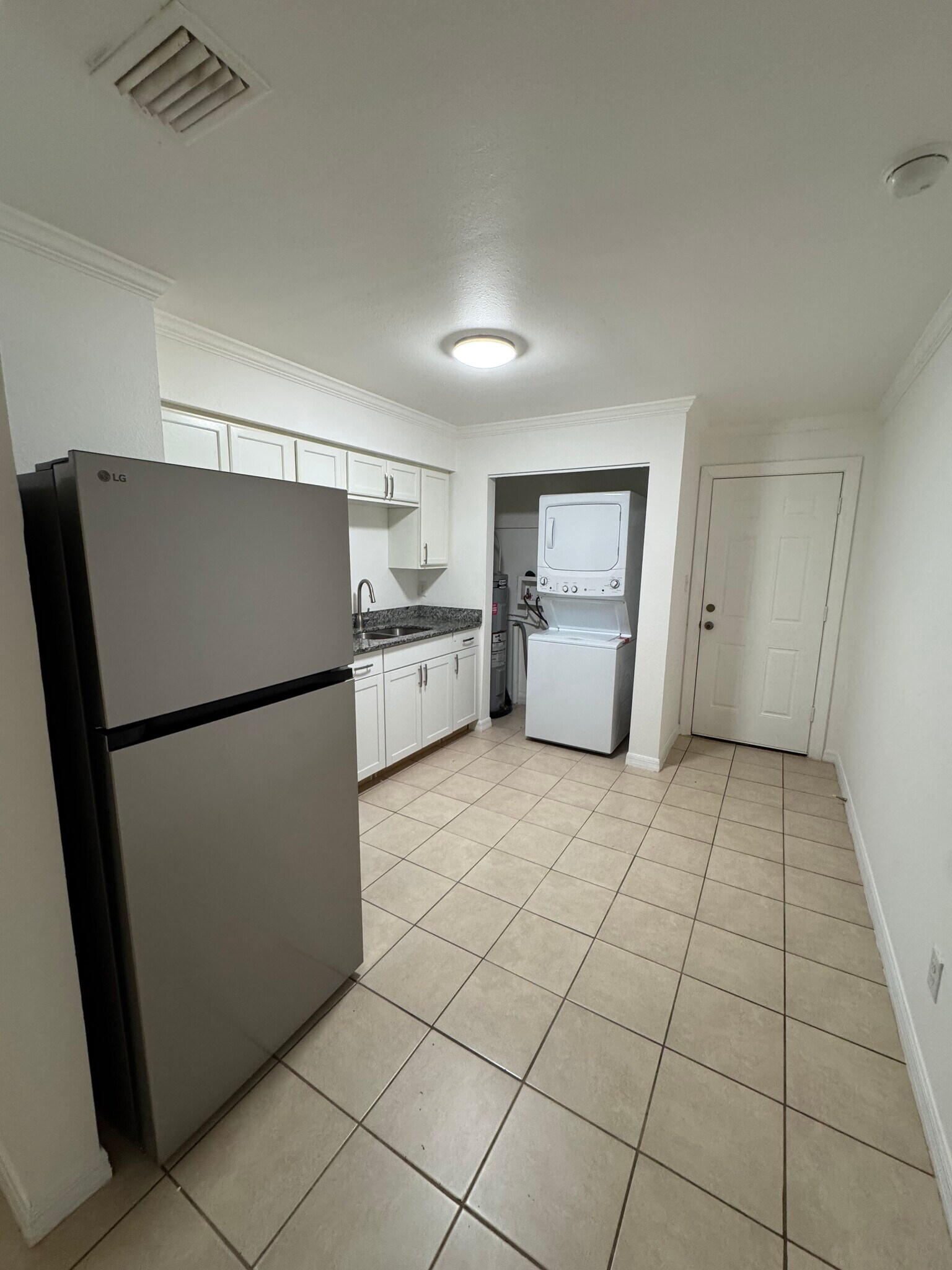 Building Photo - 4204 Sunnyside Dr