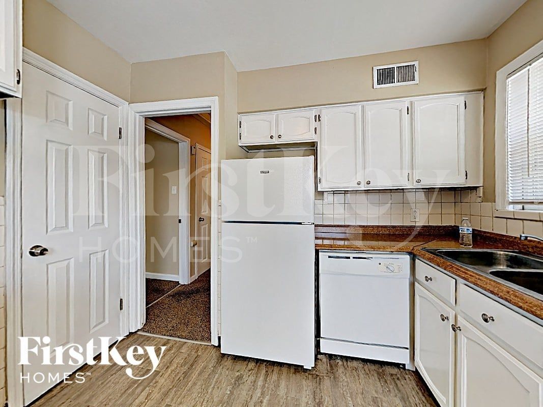 Building Photo - 815 St Jean St