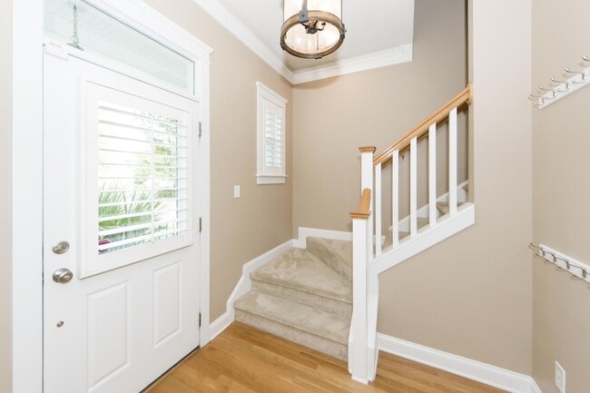 Building Photo - 302 White Gables Dr