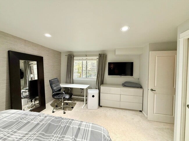 Building Photo - Gallery Condominium - Downtown Kirkland