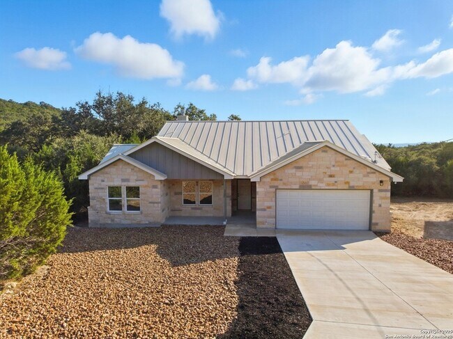 Building Photo - 207 Deer Oaks Dr