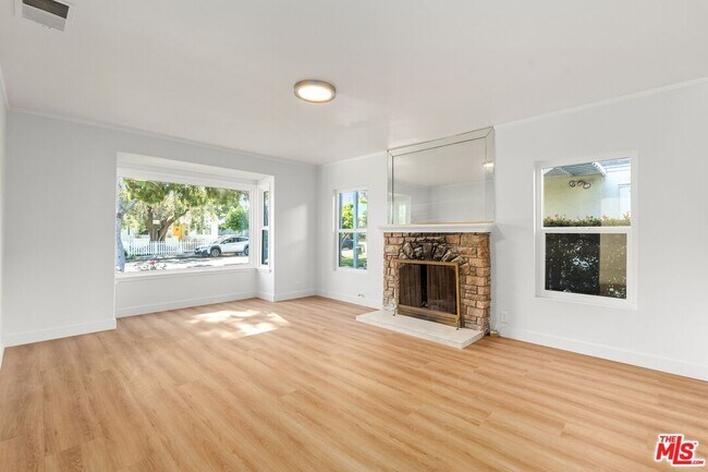 Building Photo - 2522 Armacost Ave