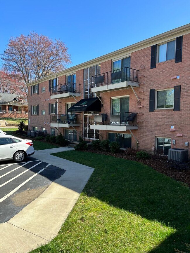 Building Photo - 2 Bedroom 1 Bath - Downtown Morganton - Anderson Place Apts.