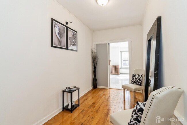 Building Photo - 41-43-43 Poe Ave