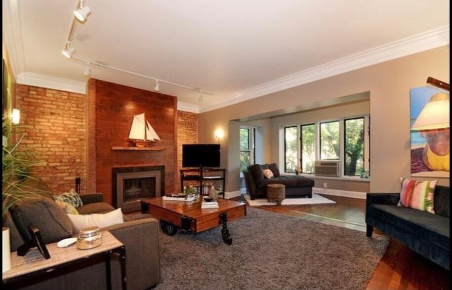 Building Photo - 3741 N Pine Grove Ave