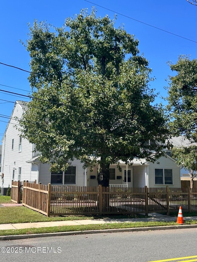 Primary Photo - 32 Broad St