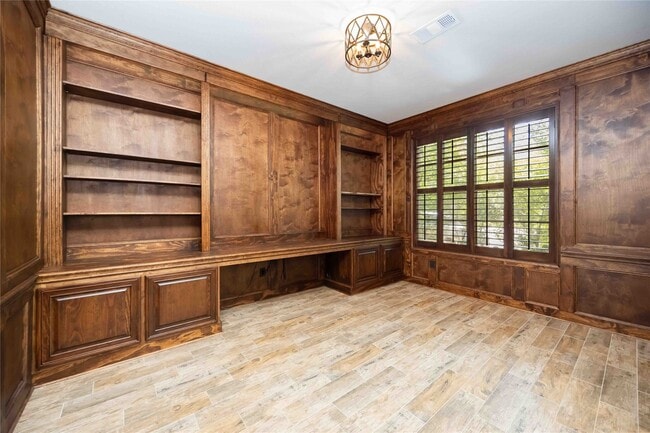 Building Photo - 11 Alden Glen Ct