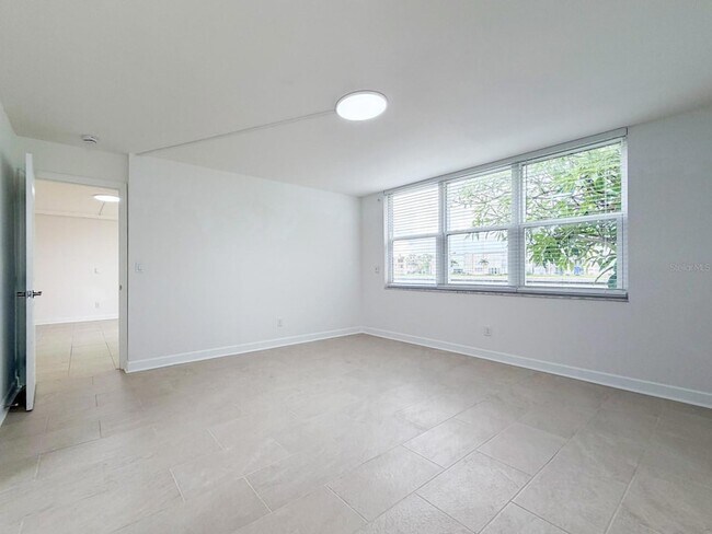Building Photo - 7625 Sun Island Dr S