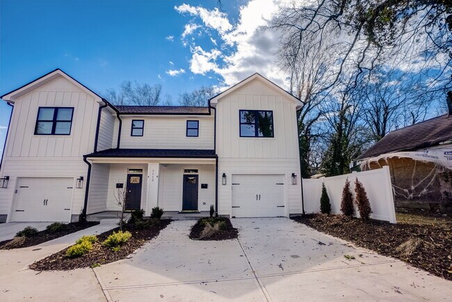 Building Photo - 1112 Pender St