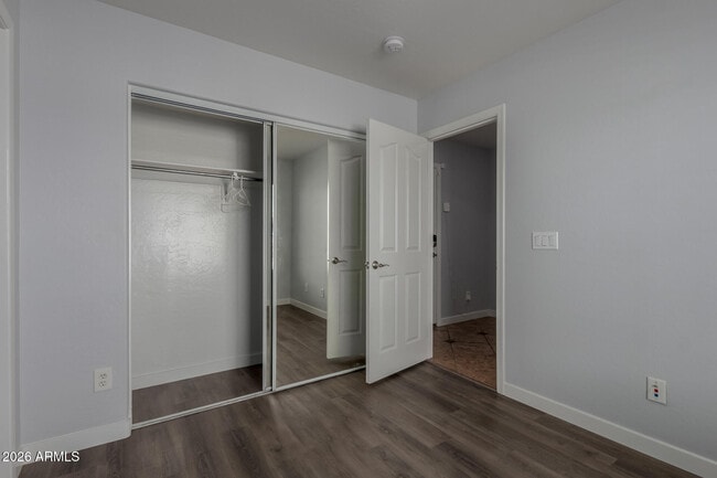 Building Photo - 144 W Campbell Ct