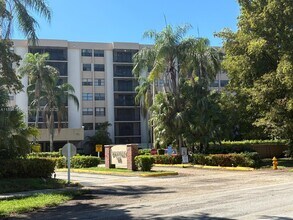 Building Photo - 900 NE 195th St