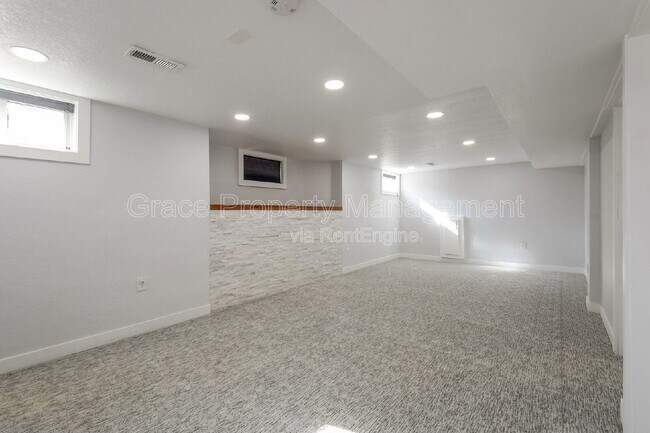 Building Photo - 322 N Raleigh St