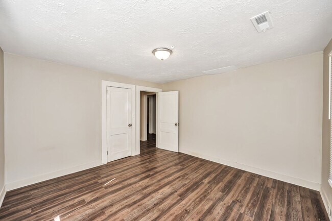 Building Photo - Spacious 4-Bedroom Beauty in Sylacauga – Huge Deck, Carport & Tons of Charm!