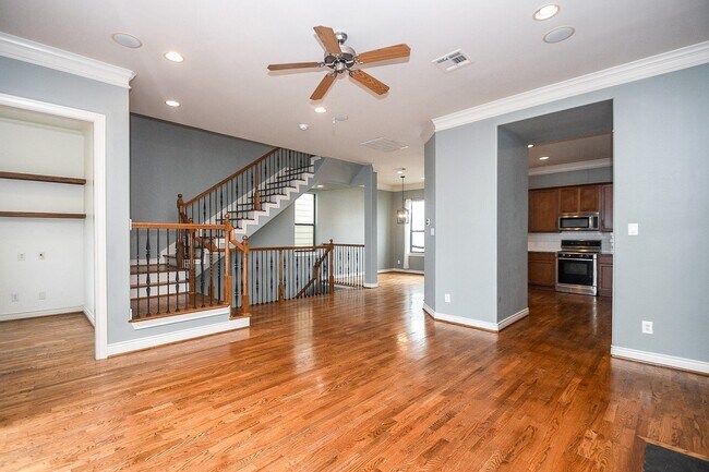 Building Photo - 2222 Hilshire Lake Dr