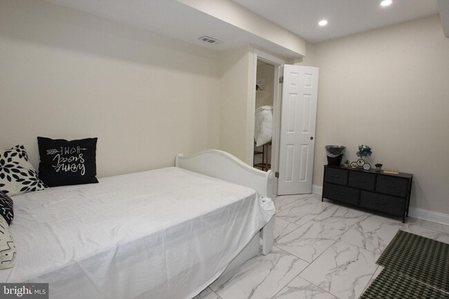 Building Photo - 38 Riggs Rd NE