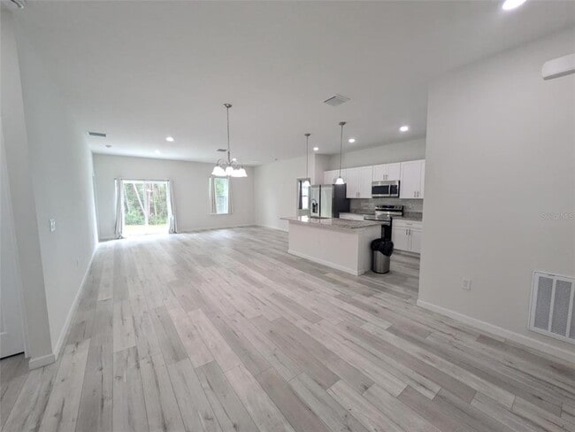 Building Photo - 16415 SW 27th Ave