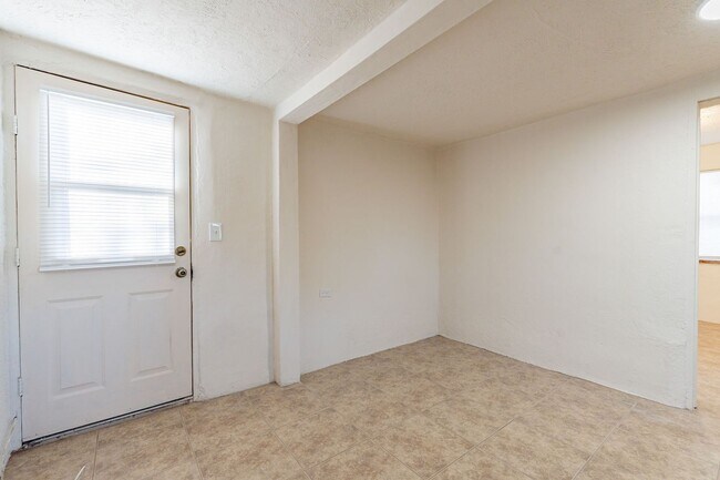 Building Photo - 1447 E Lester St