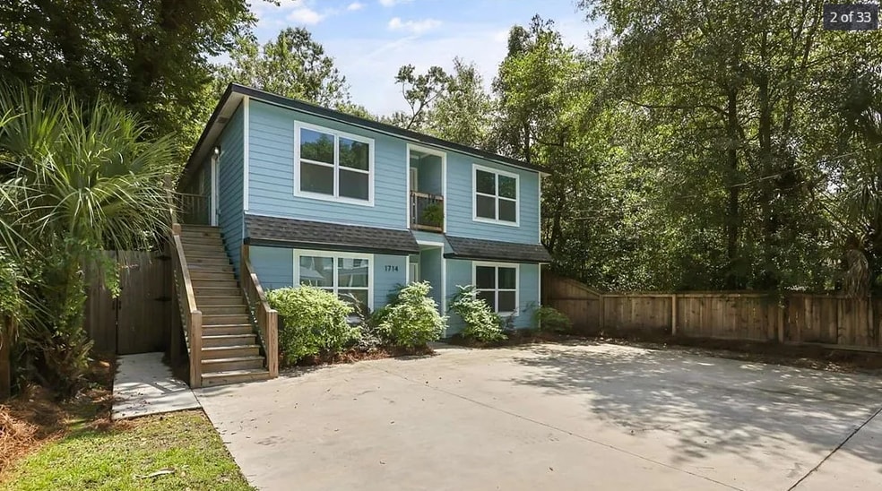 Front/Parking - 1714 Le Grand St