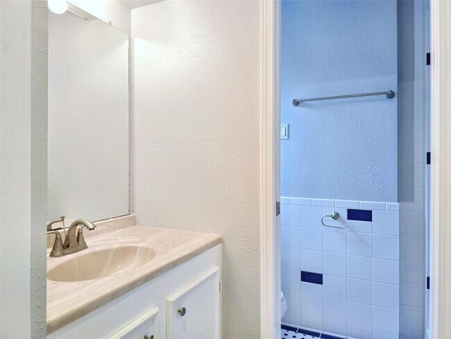 Building Photo - 22510 Parsonsgate Dr