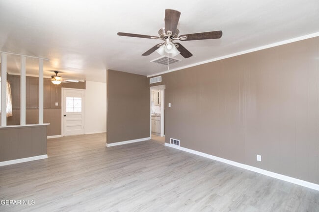 Building Photo - 321 Walsh Ln