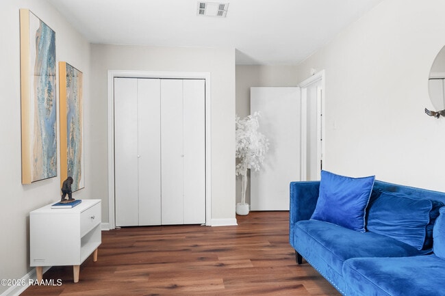 Building Photo - 401 Pinto St