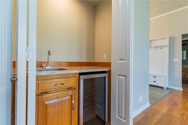 Building Photo - 1261 Mount Hebron Rd