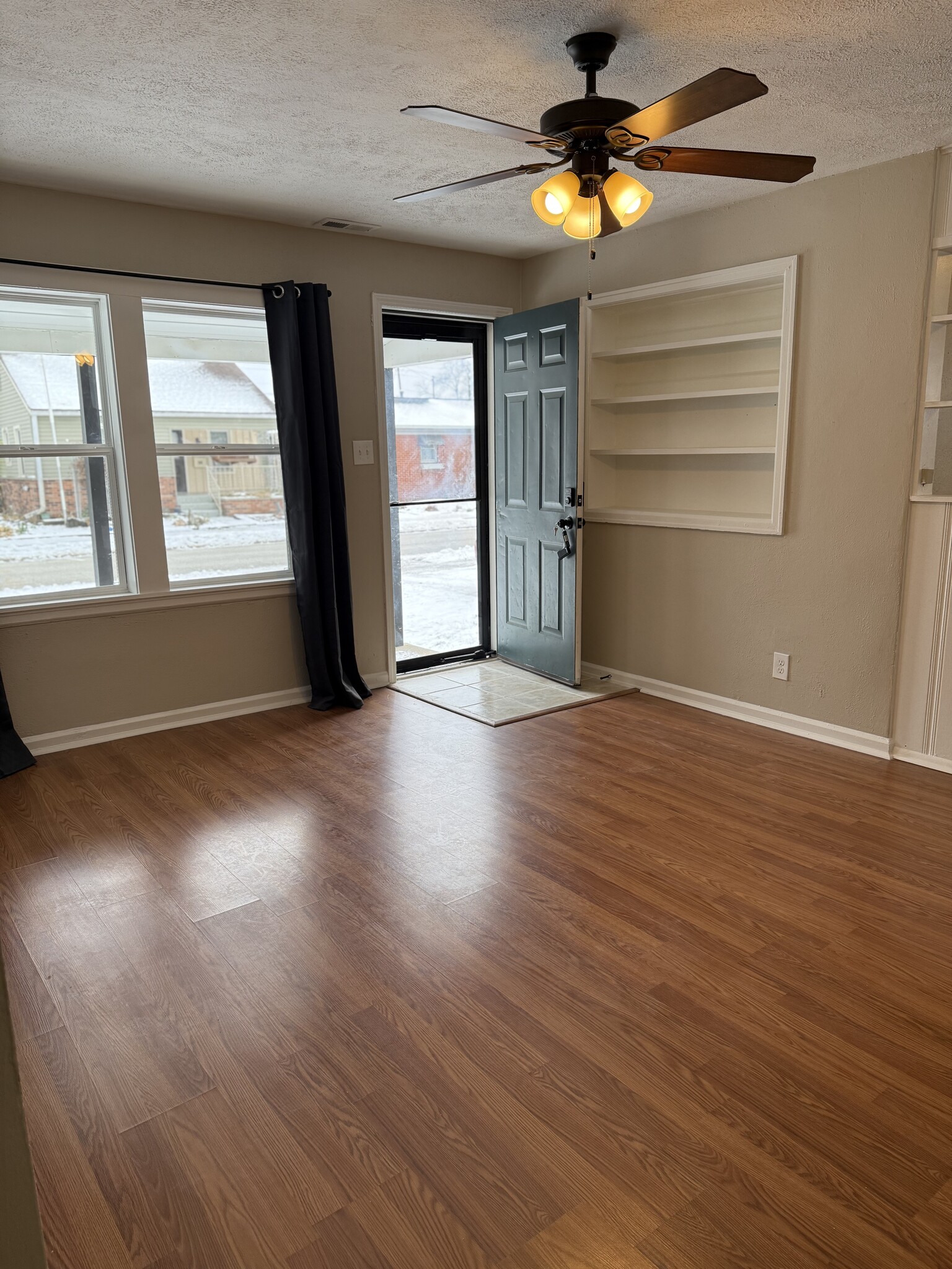 Building Photo - 509 E Mill St