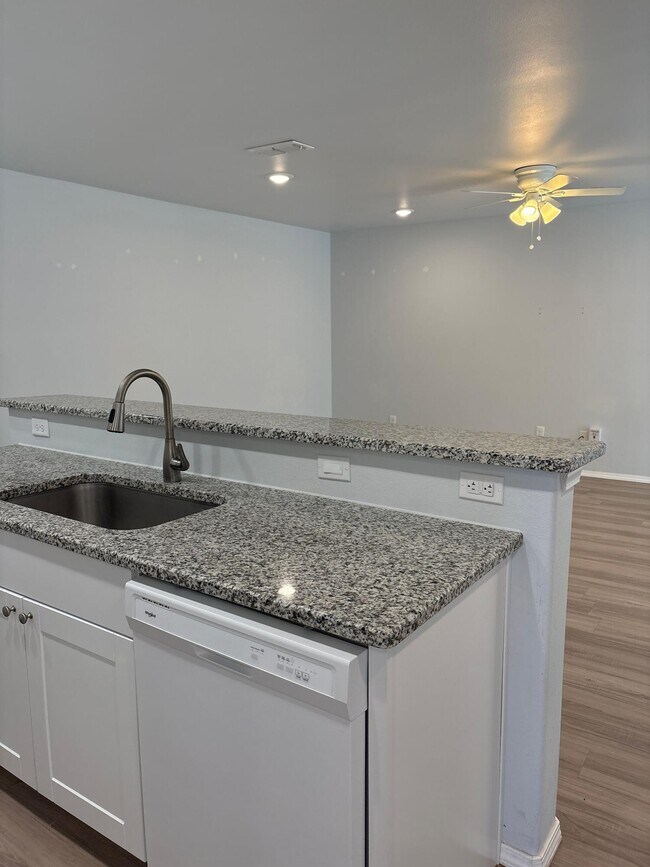 Building Photo - 5515 Kemper St