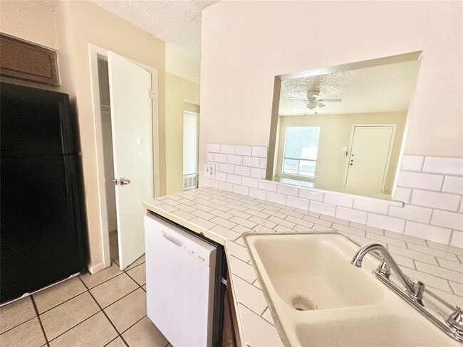 Building Photo - 207 W William Cannon Dr