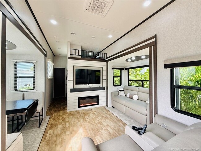 Building Photo - 10725 S Ocean Dr