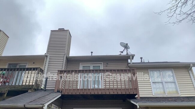 Building Photo - 22 Somersett Dr