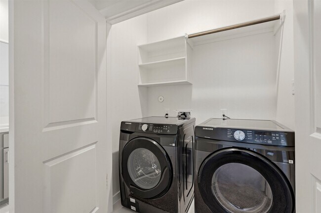 Building Photo - 1113 Highland Square Ln