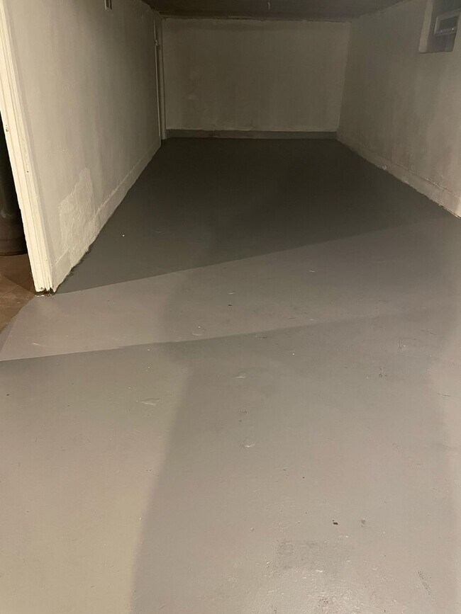 Building Photo - Section 8 Welcomed Large 2 Bedroom