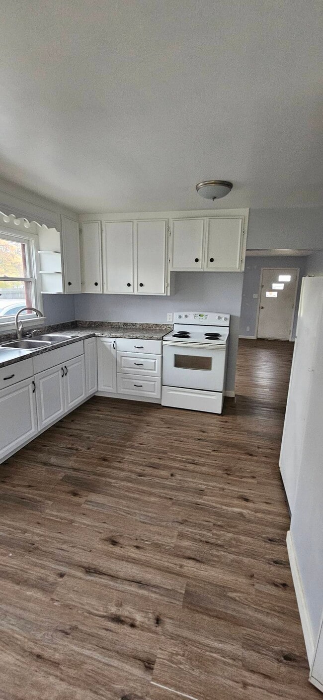 Building Photo - 1413 5th Ave NW